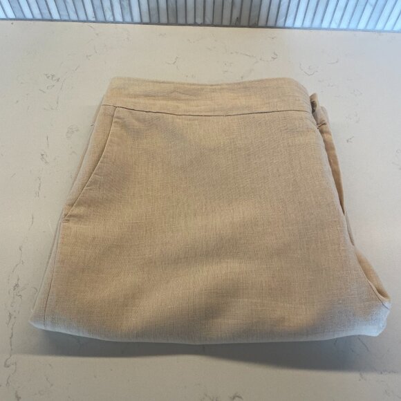Neiman Marcus Exclusive Linen Bermuda Shorts‎ in Beige, Size 12 - Picture 3 of 7